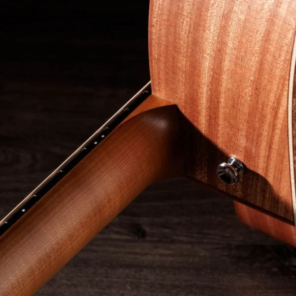 TAYLOR 24CE | Guitarra electroacústica Grand Auditorium con corte